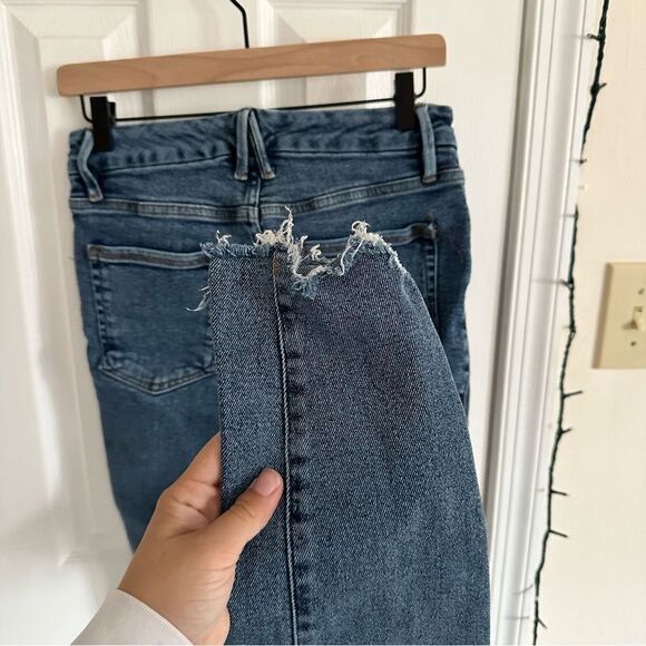 Good American Good Waist Cropped Chewed Hem Jeans Women’s Size 6 - Picture 6 of 7